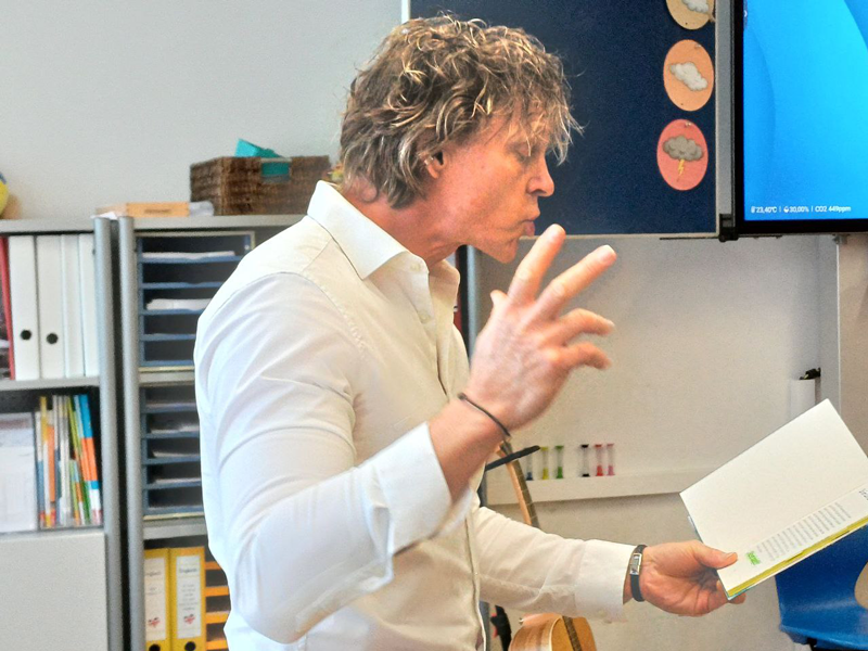 Besonderer Vorlesetag mit Autor Martin Lenz an der Witthauschule